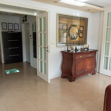 Sweet House Parlament Lux *