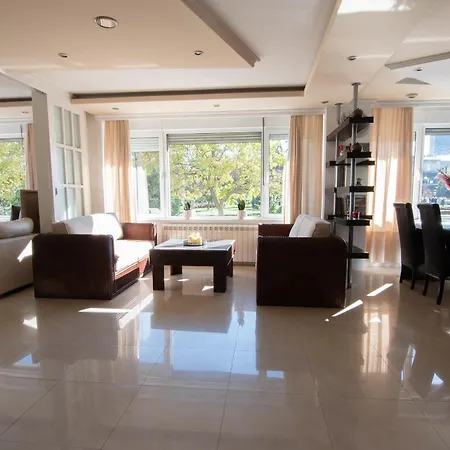 Apartment Sweet House Parlament Lux *